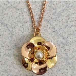 Gorgeous NWOT kate spade flower pendant!